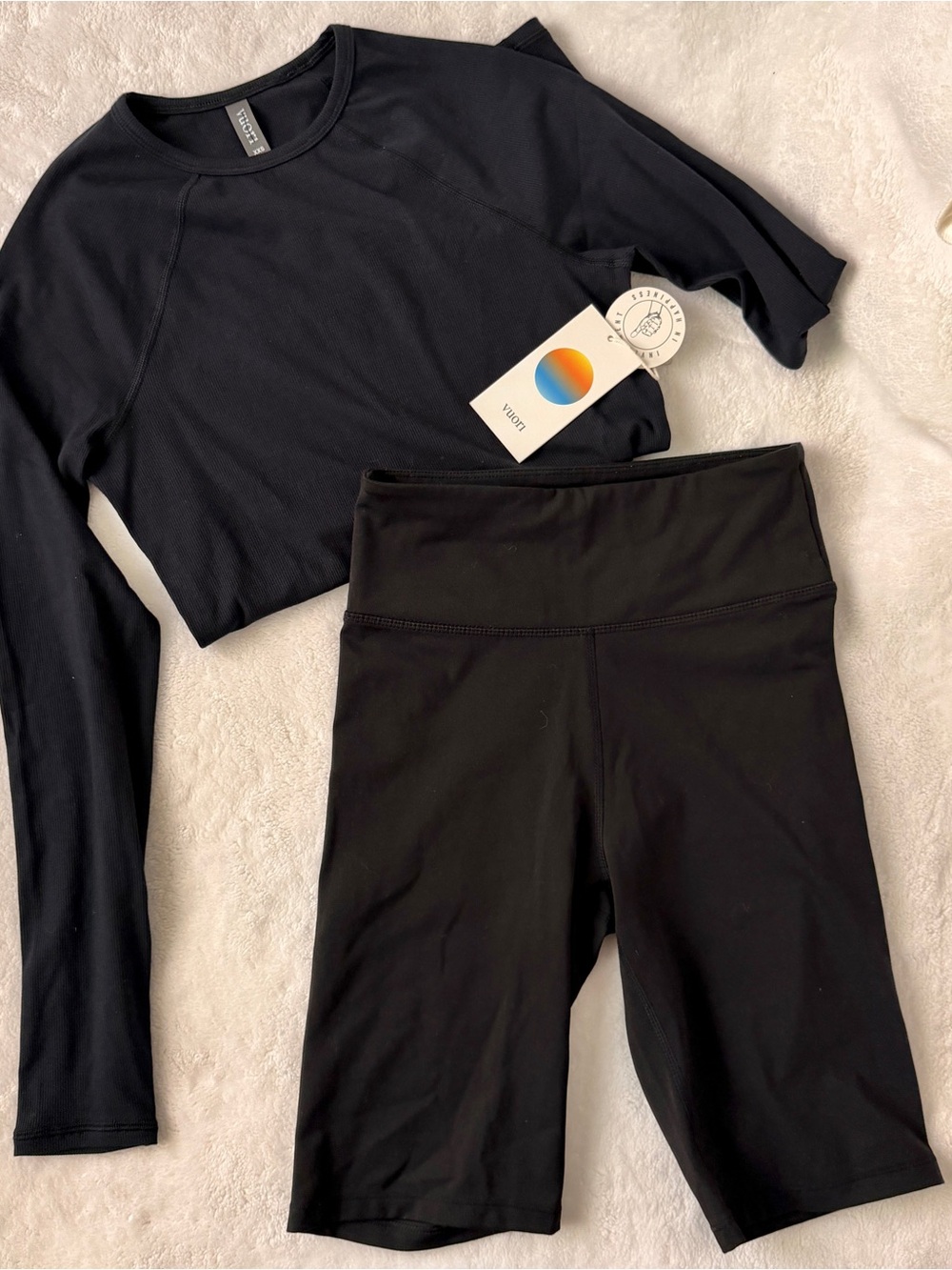 Vuori black ribbed long sleeves top + biker pants set - Picture 1 of 1